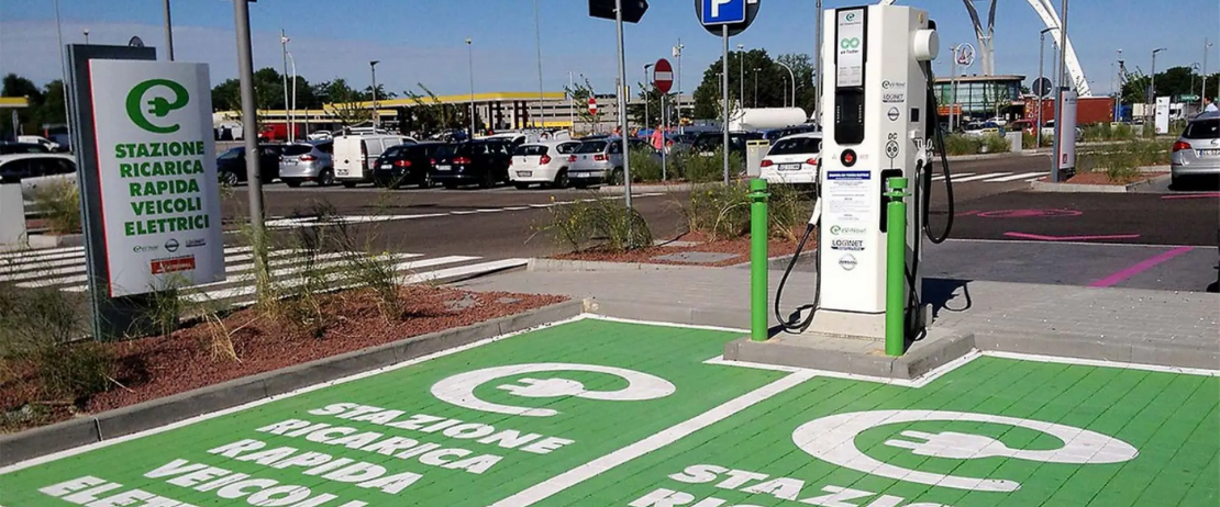 Autostrade, nuove stazioni di ricarica elettrica con il piano mobilità sostenibile