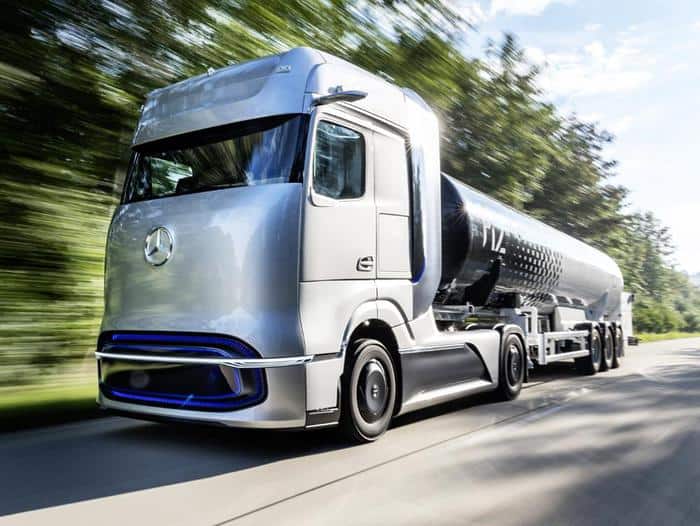 Camion a idrogeno di Mercedes con mille km di autonomia