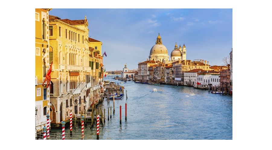 Venice Port points to a LNG bunker barge